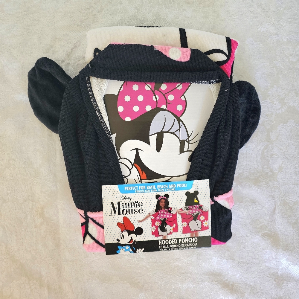 Disney Minnie Mouse Hooded Poncho/Beach/Bath/Pool Towel. New In Package!